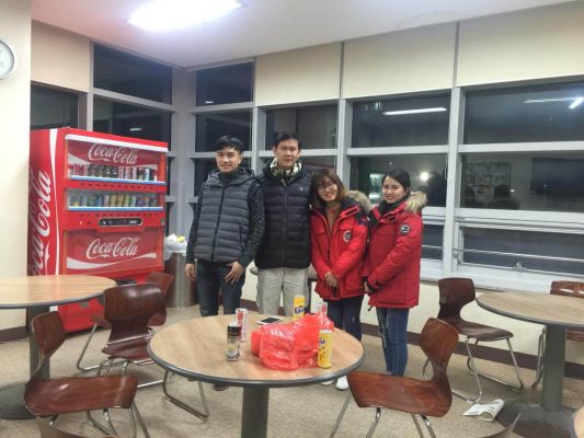 12h đêm Thanh Giang mới gặp được học viên của mình vì các bạn phải đi làm về rất muộn